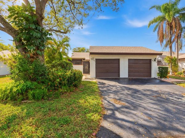 6375 W Pinehurst Cir Circle, Unit D38, Tamarac, FL 33321