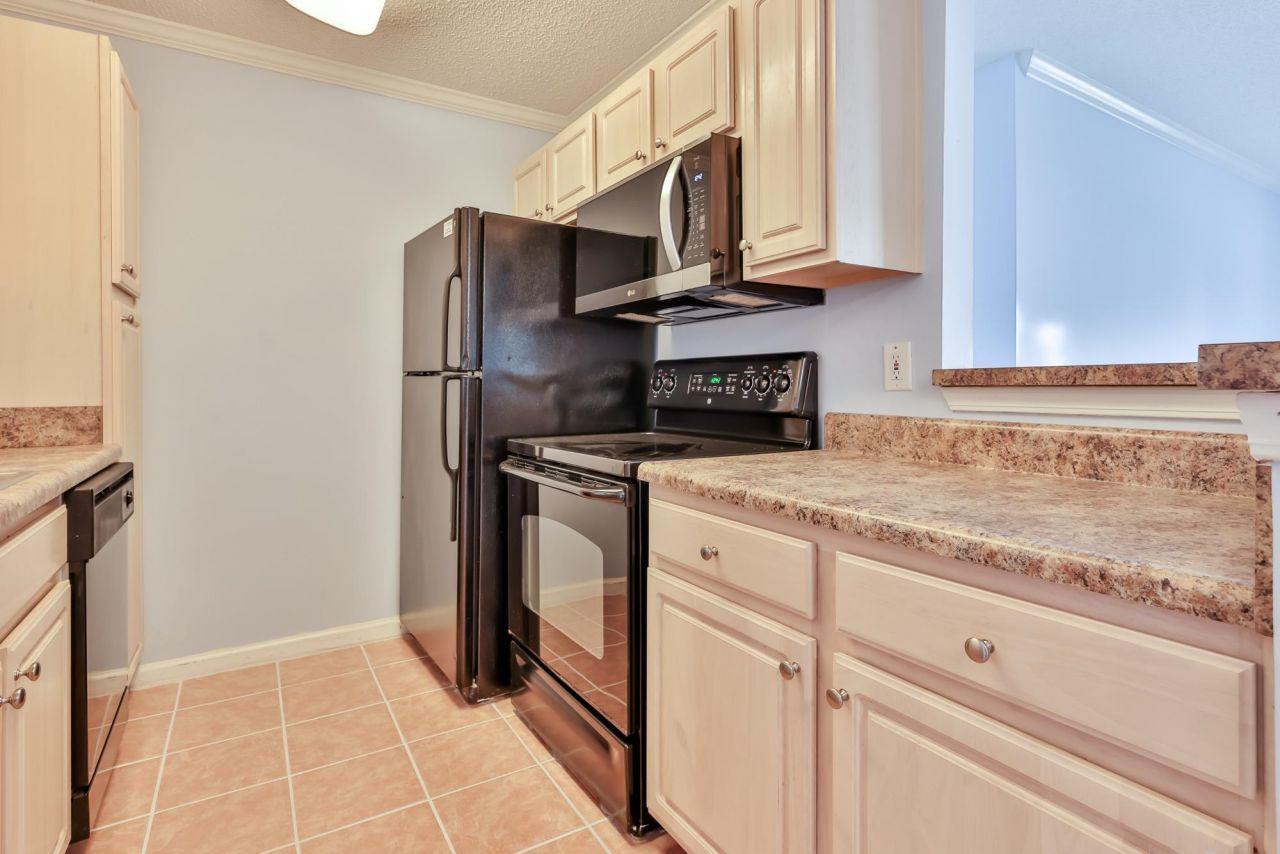 3795 Hitchcock Way  Photo 13