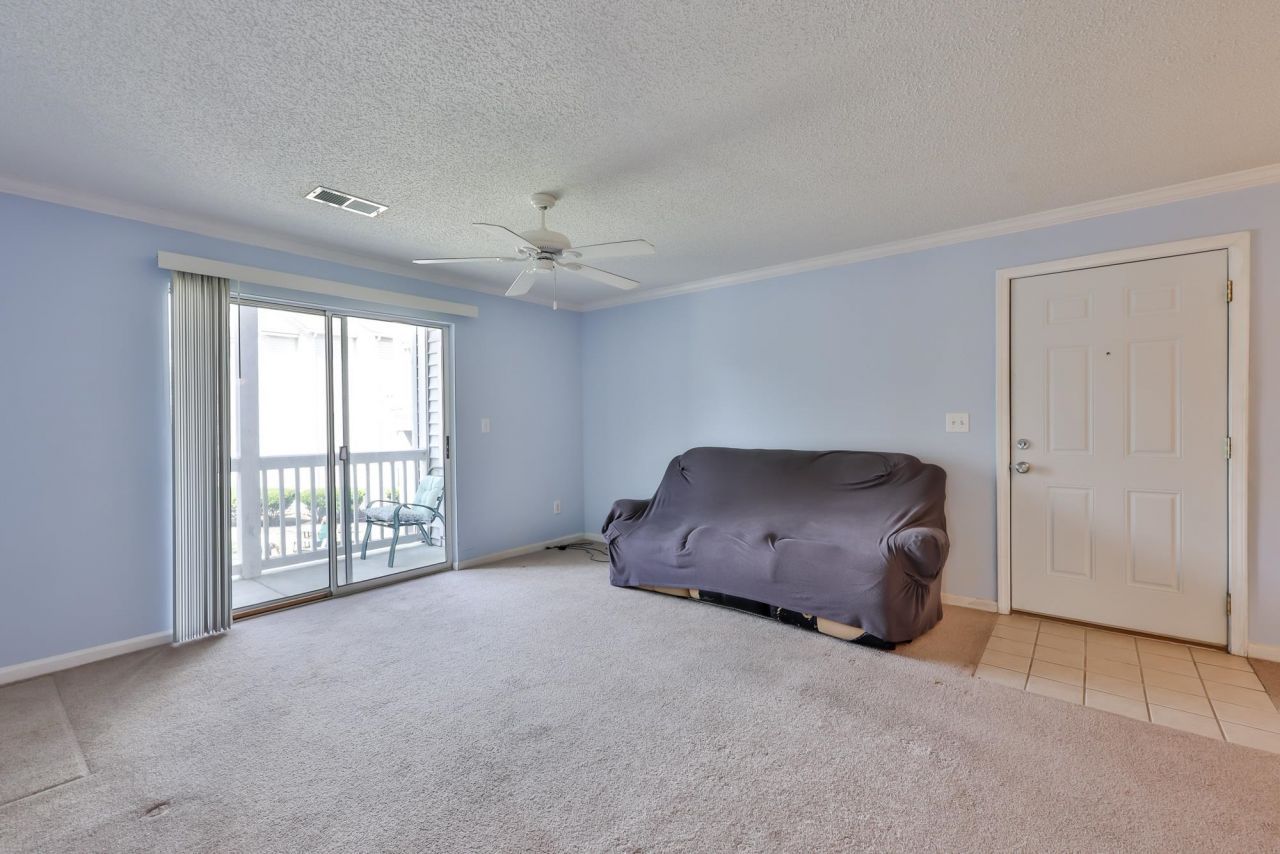 3795 Hitchcock Way  Photo 6