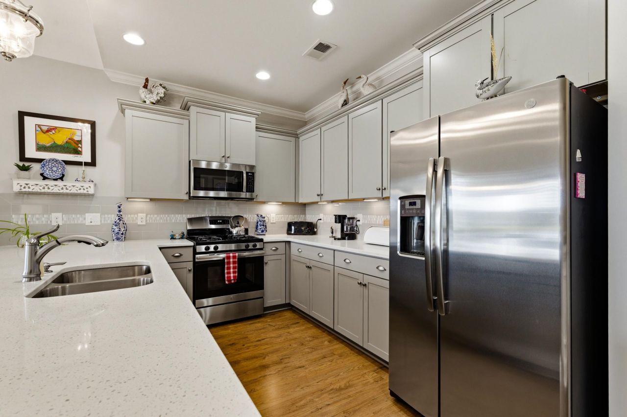 1203 Pyxie Moss Dr. Photo 9