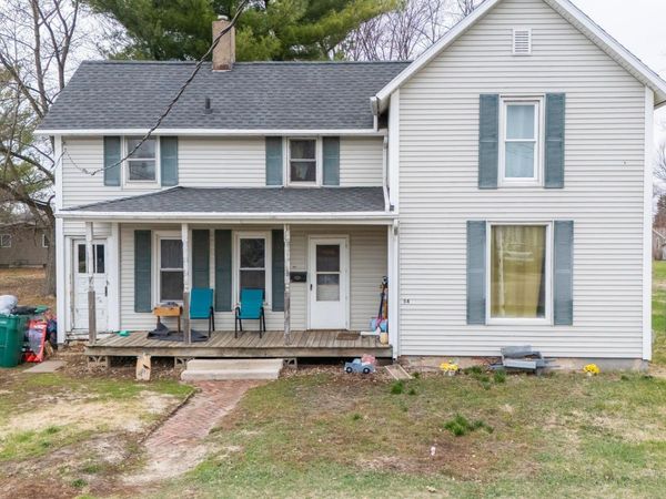 34 N HICKORY Street, Farmington, IL 61531