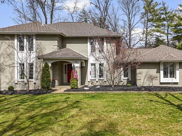 623 Kenilworth Lane, Ballwin, MO 63011