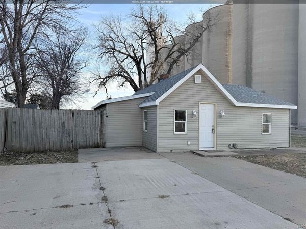 426 W 27th St, South Sioux City, NE 68776