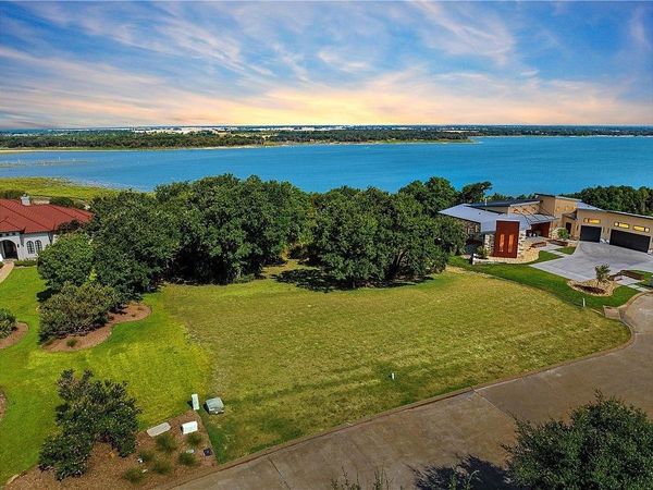 401 Water Wood Circle, Woodway, TX 76712