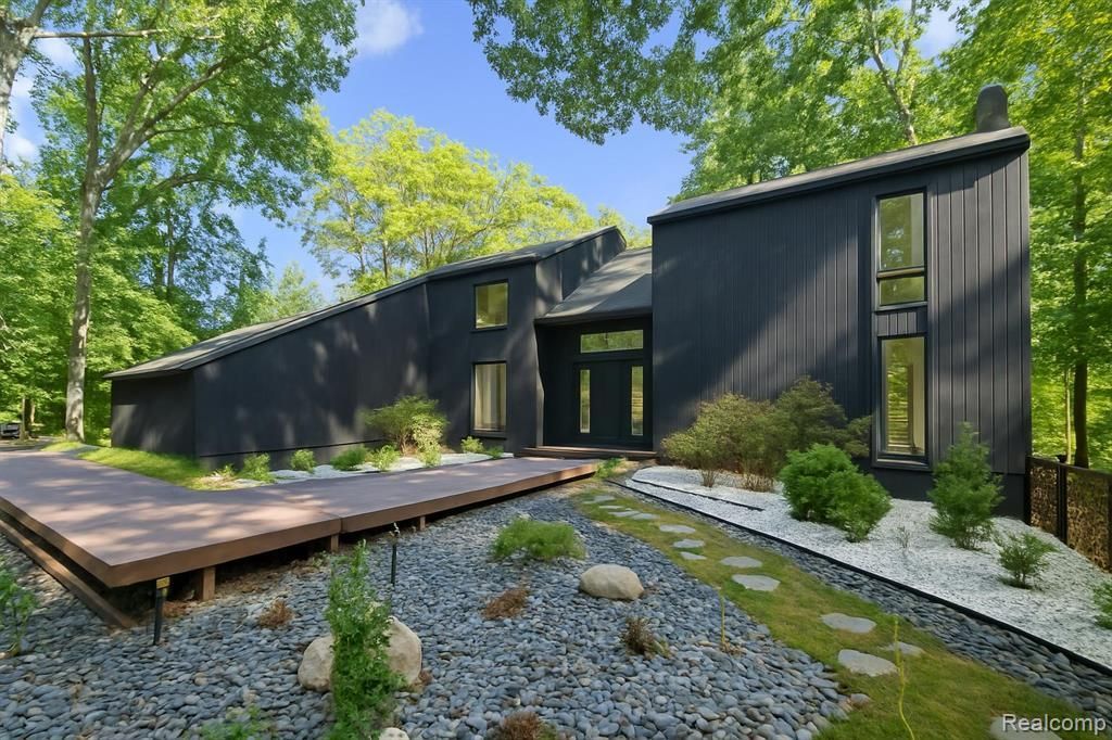 7371 Lindenmere Drive, Bloomfield Hills, MI 48301 Main Photo