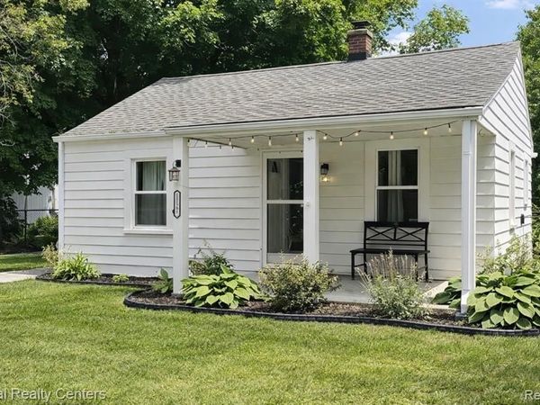 18592 FILMORE Street, Livonia, MI 48152