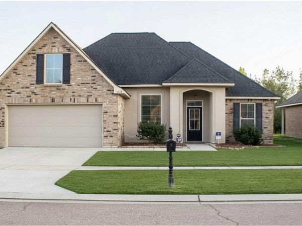 1322 Pine Bluff Ave, Zachary, LA 70791