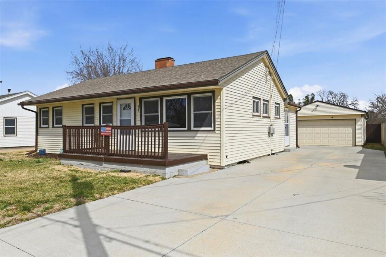 937 N 26th Street, Council Bluffs, IA 51501 Main Photo