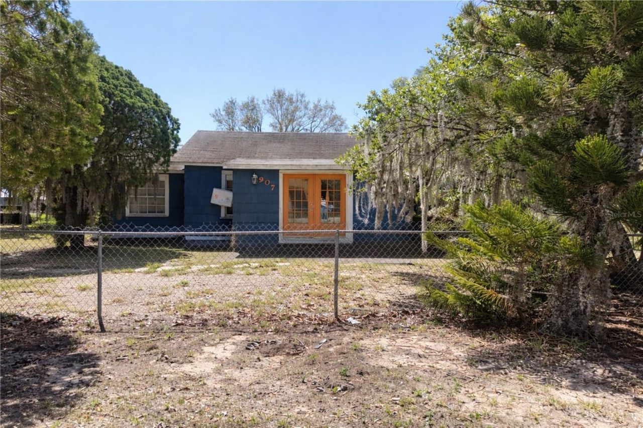 907 Gwendolynn Street , Avon Park, FL 33825 Photo