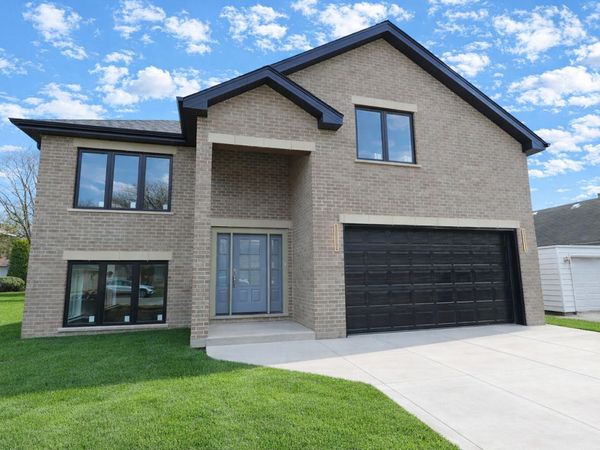 9615 S California Avenue, Evergreen Park, IL 60805