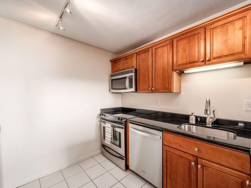 1000 Urlin Avenue, Unit 211, Columbus, OH 43212 Photo 16