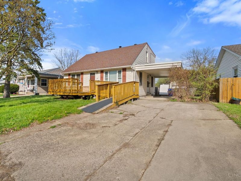 142 Barrington Drive, Hamilton, OH 45013 Photo 2