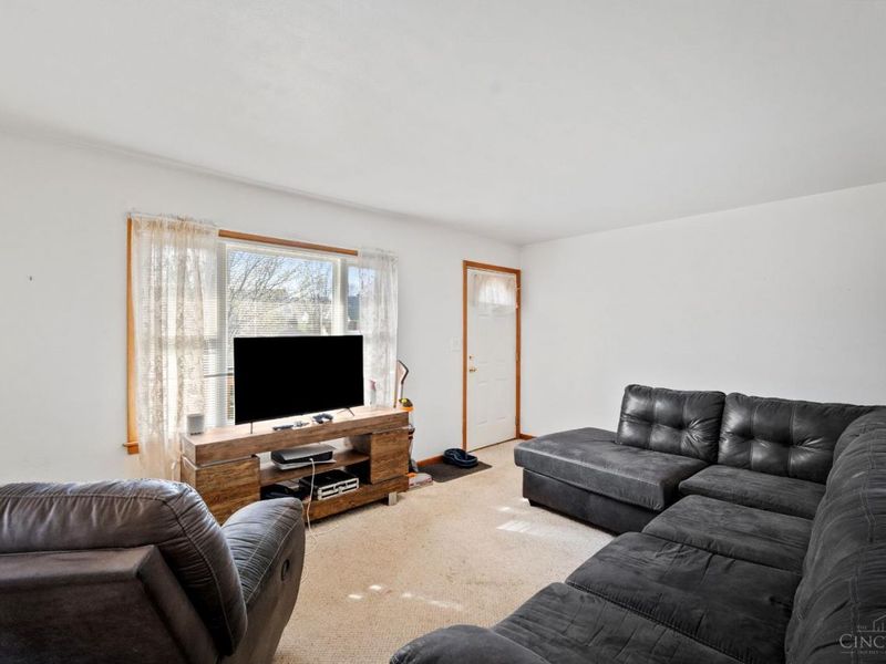 142 Barrington Drive, Hamilton, OH 45013 Photo 4