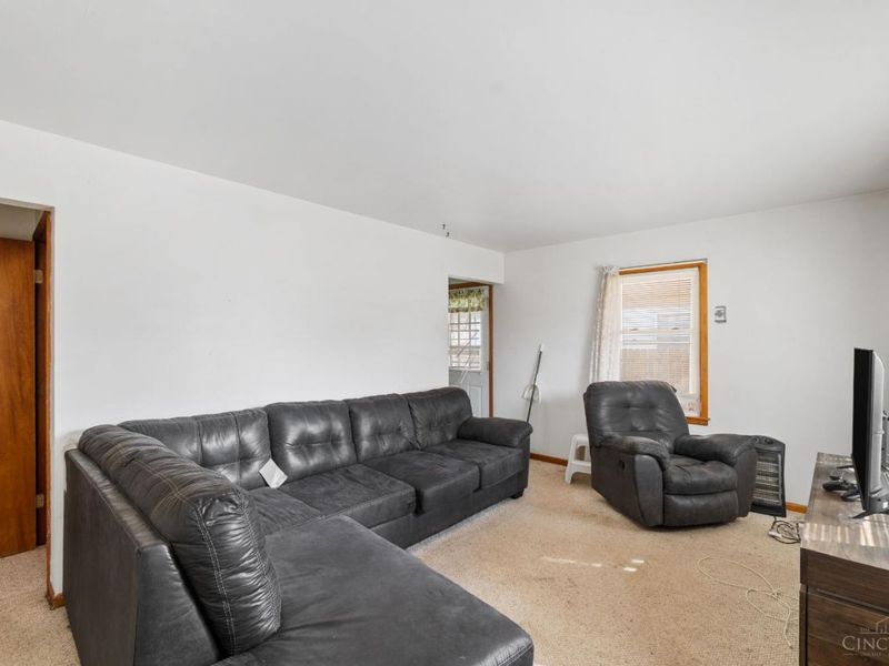 142 Barrington Drive, Hamilton, OH 45013 Photo 6