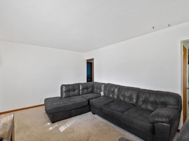 142 Barrington Drive, Hamilton, OH 45013 Photo 7