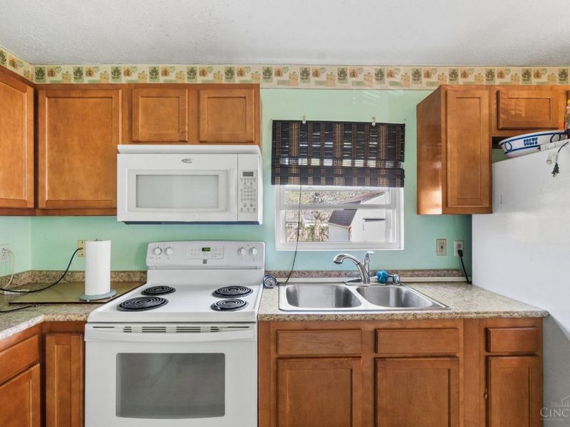 142 Barrington Drive, Hamilton, OH 45013 Photo 8