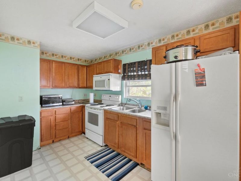 142 Barrington Drive, Hamilton, OH 45013 Photo 9