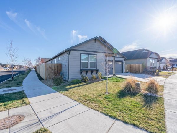 2324 NW Teak Place, Redmond, OR 97756