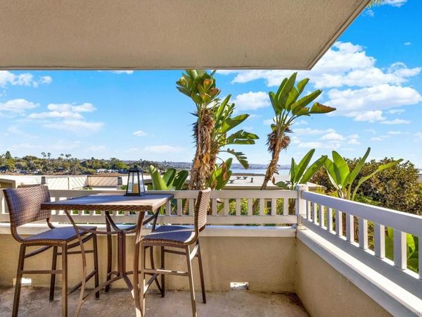 4015 Crown Point Dr, Unit 102, San Diego, CA 92109