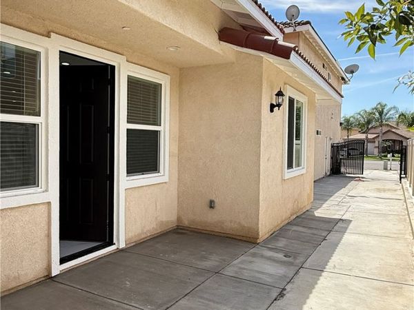 2199 Whitman Way, Unit 2, Corona, CA 92878