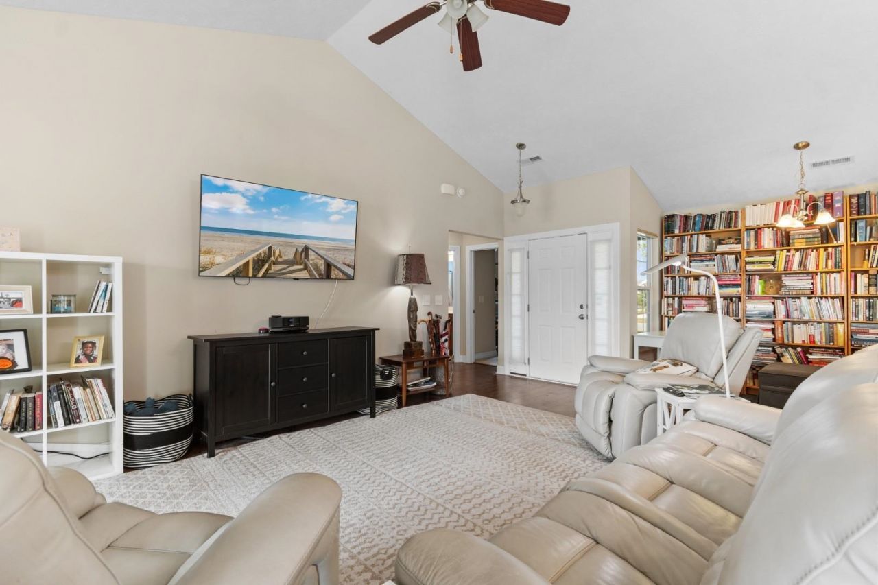 190 Camrose Way  Photo 10