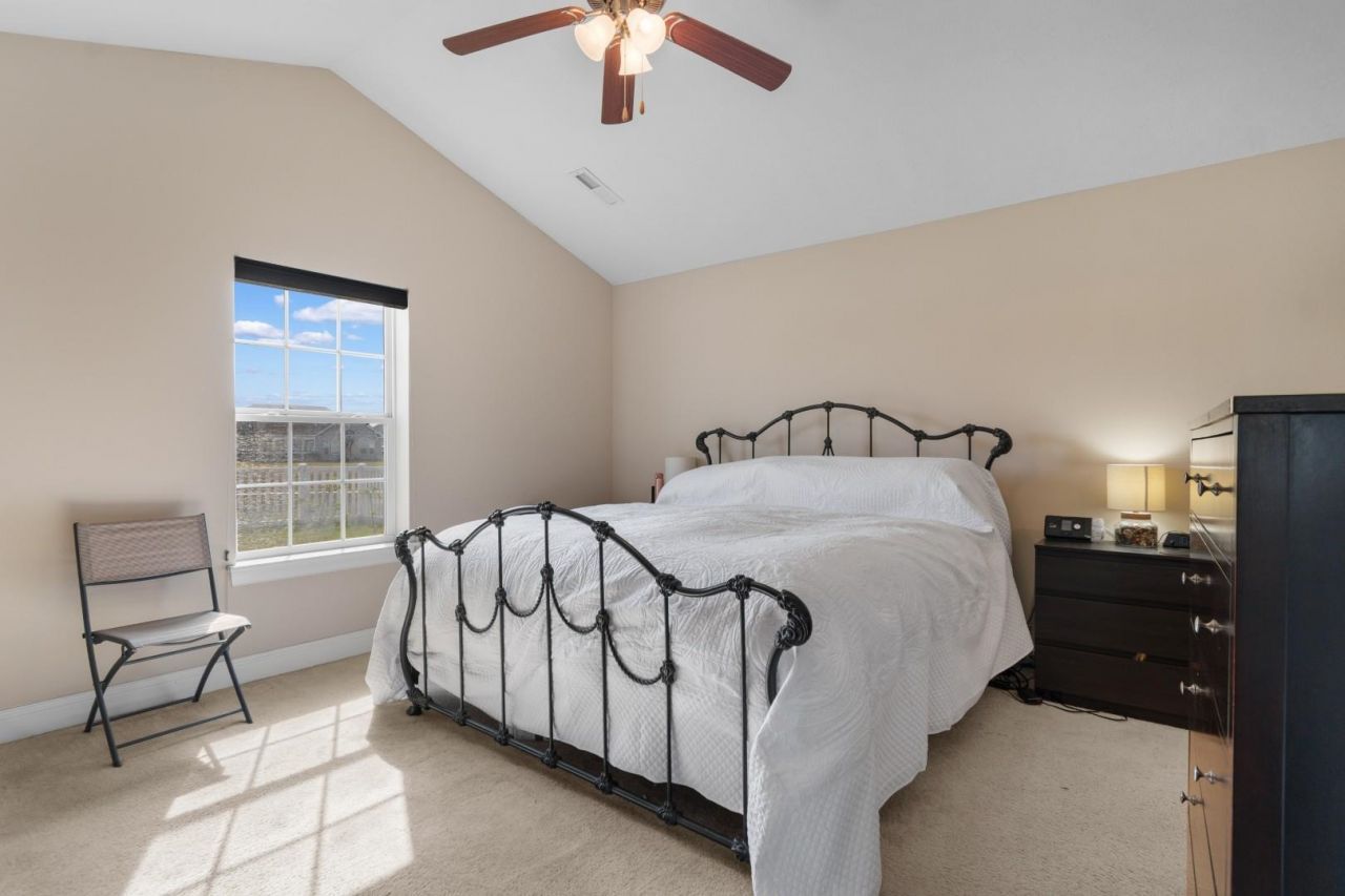 190 Camrose Way  Photo 13