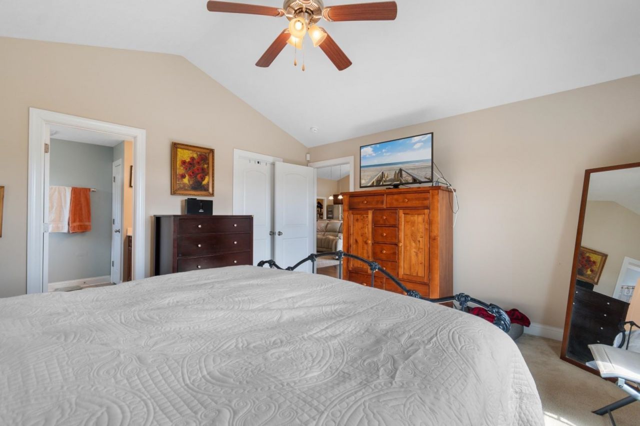 190 Camrose Way  Photo 14