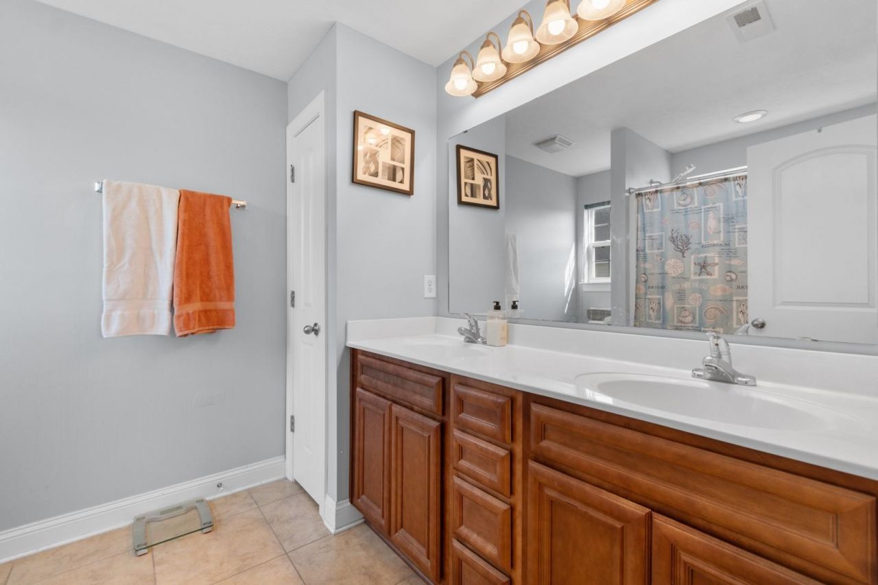 190 Camrose Way  Photo 15