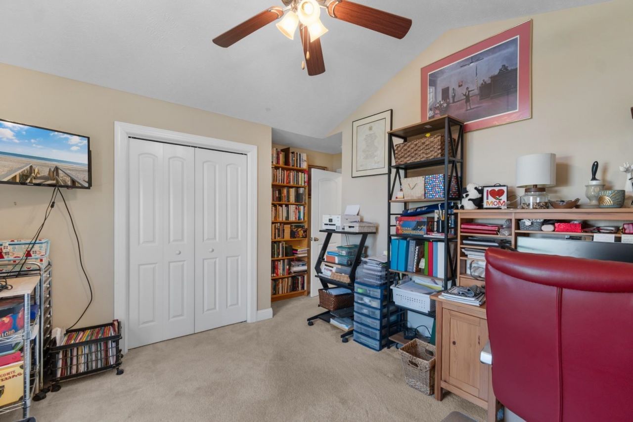 190 Camrose Way  Photo 17