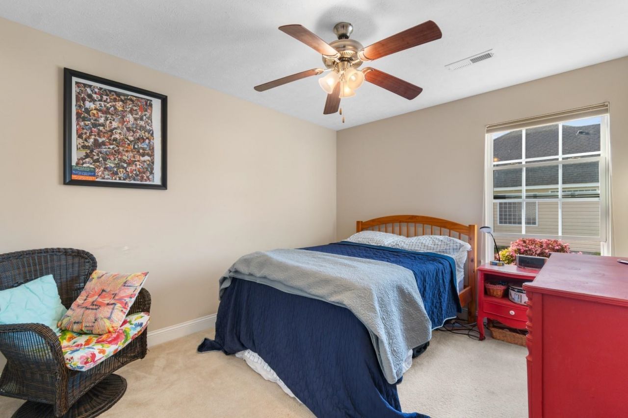 190 Camrose Way  Photo 19