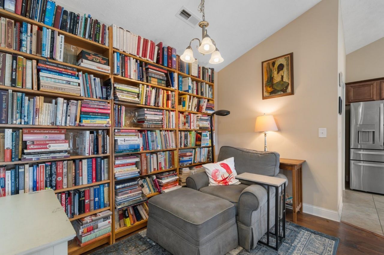 190 Camrose Way  Photo 21