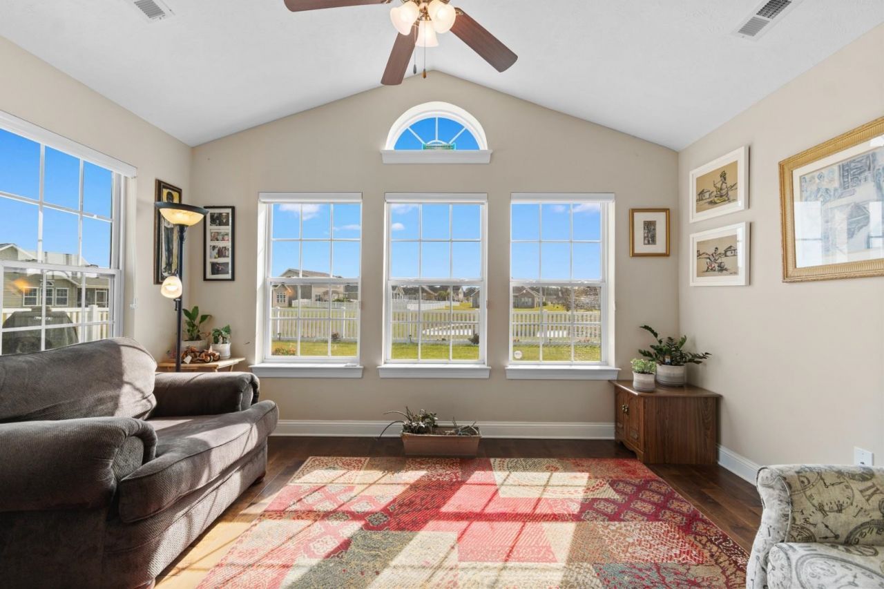 190 Camrose Way  Photo 22