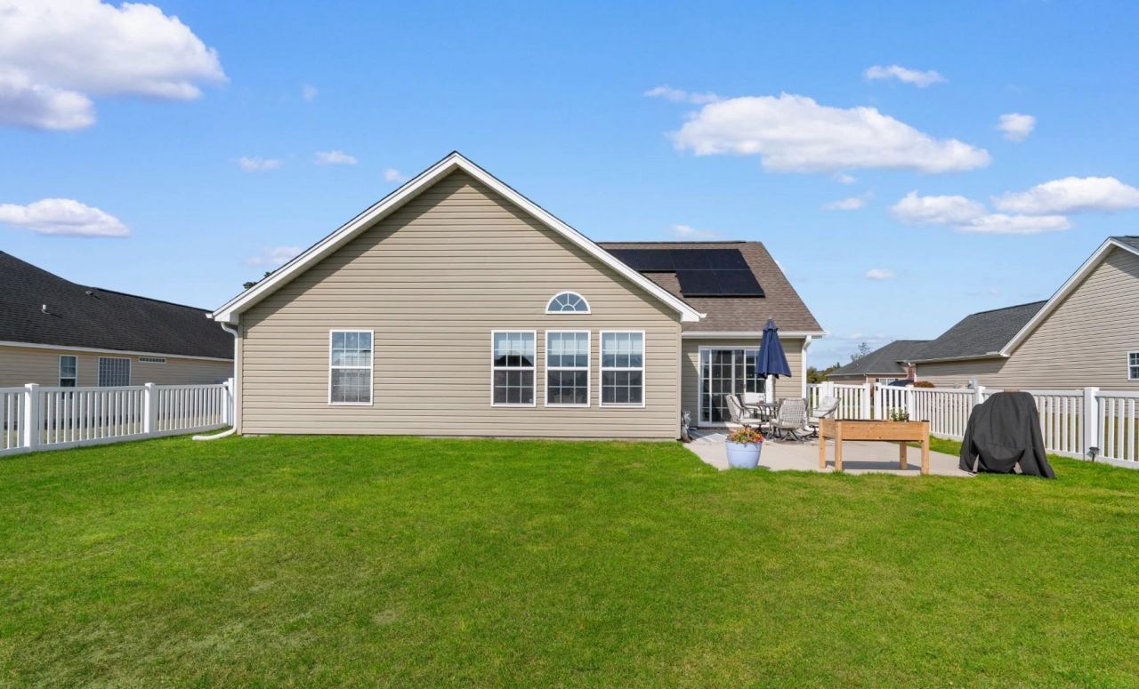 190 Camrose Way  Photo 24