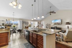 190 Camrose Way  photo 4