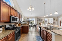 190 Camrose Way  photo 4