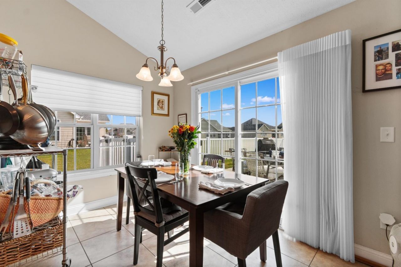 190 Camrose Way  Photo 9