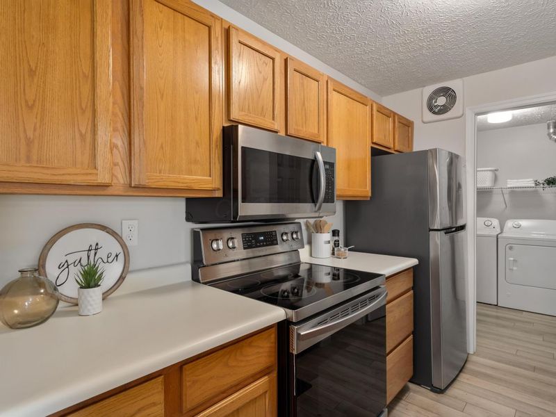 6729 Meadow Creek Drive , Unit 208, Columbus, OH 43235 Photo 2