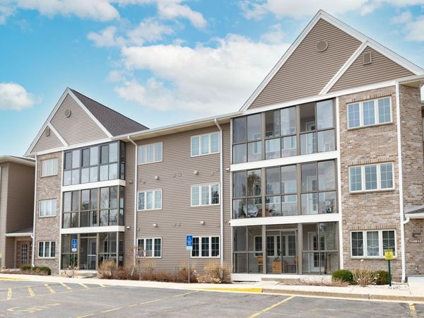 207 Oconomowoc Pkwy, Oconomowoc, WI 53066