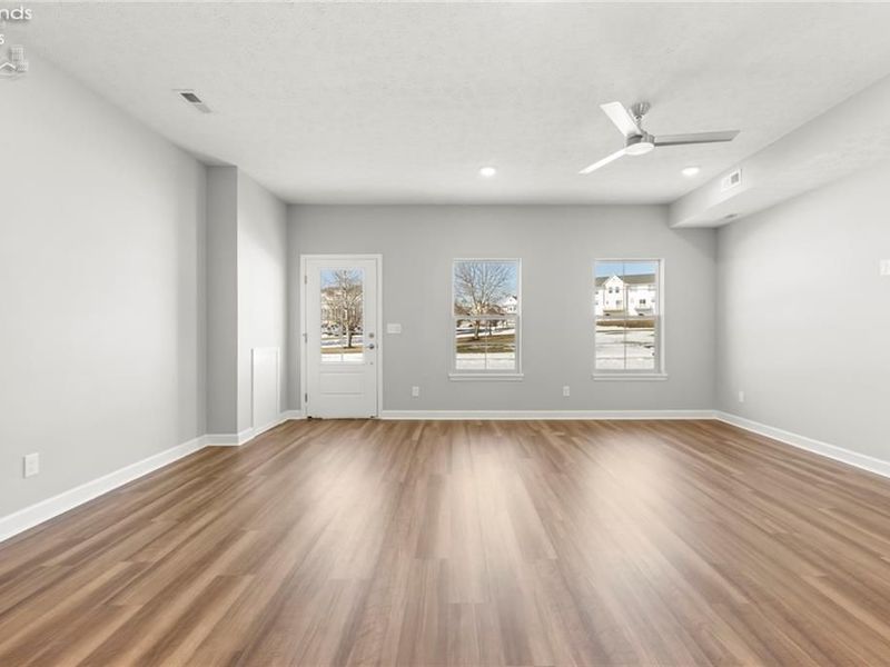 461 Harbor Lane, Lorain, OH 44052 Photo 10