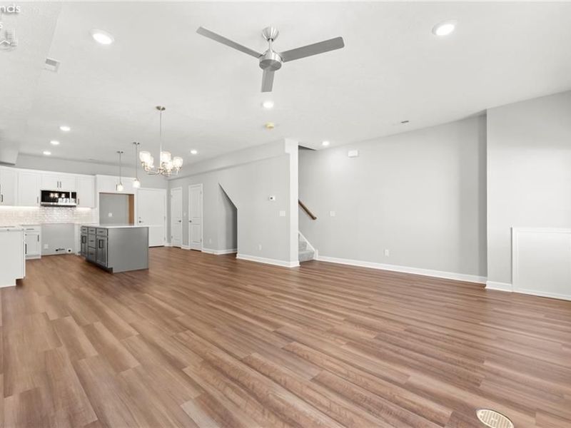 461 Harbor Lane, Lorain, OH 44052 Photo 12