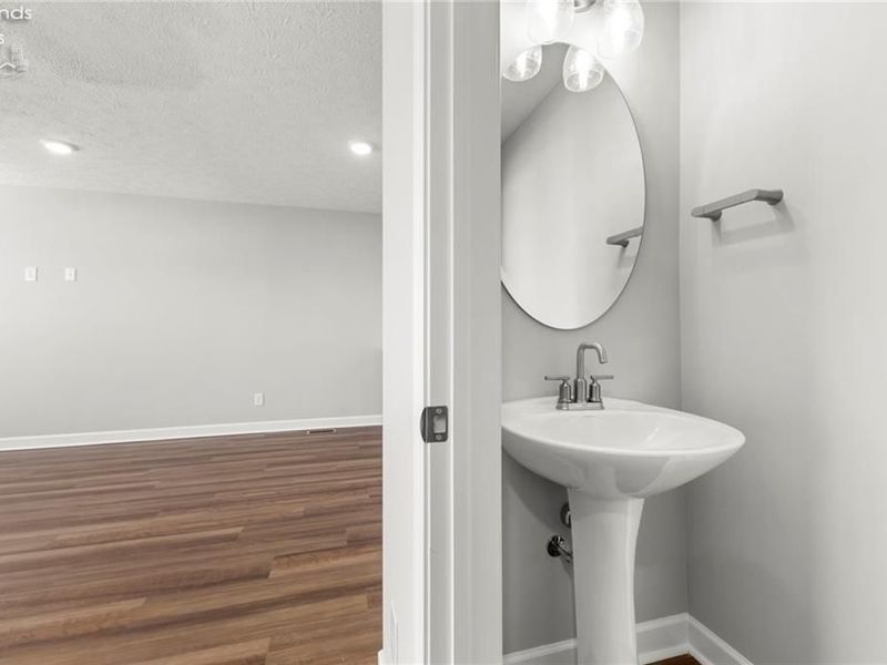 461 Harbor Lane, Lorain, OH 44052 Photo 12