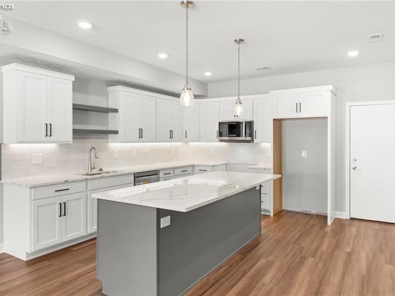 461 Harbor Lane, Lorain, OH 44052 Photo 8