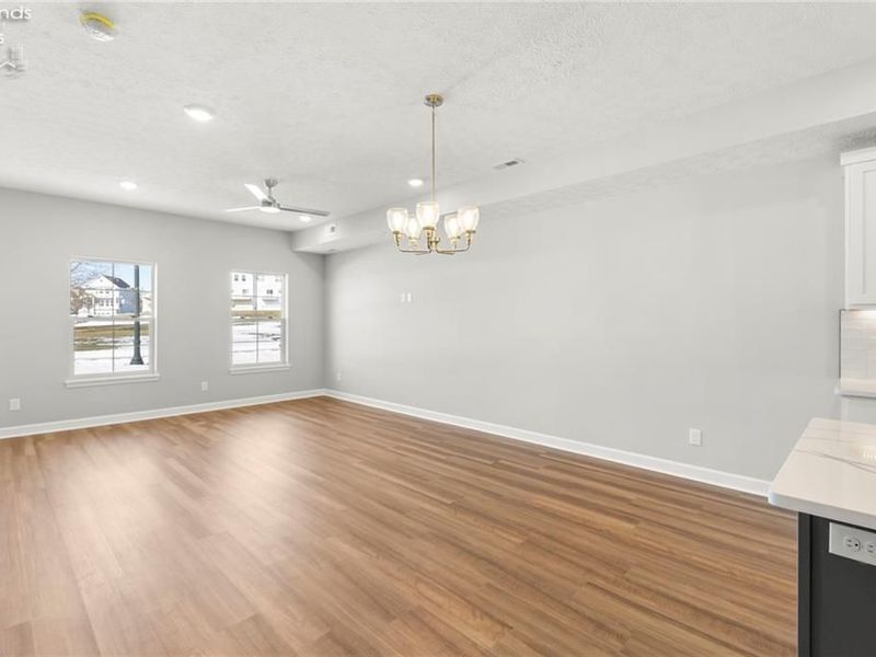 461 Harbor Lane, Lorain, OH 44052 Photo 9