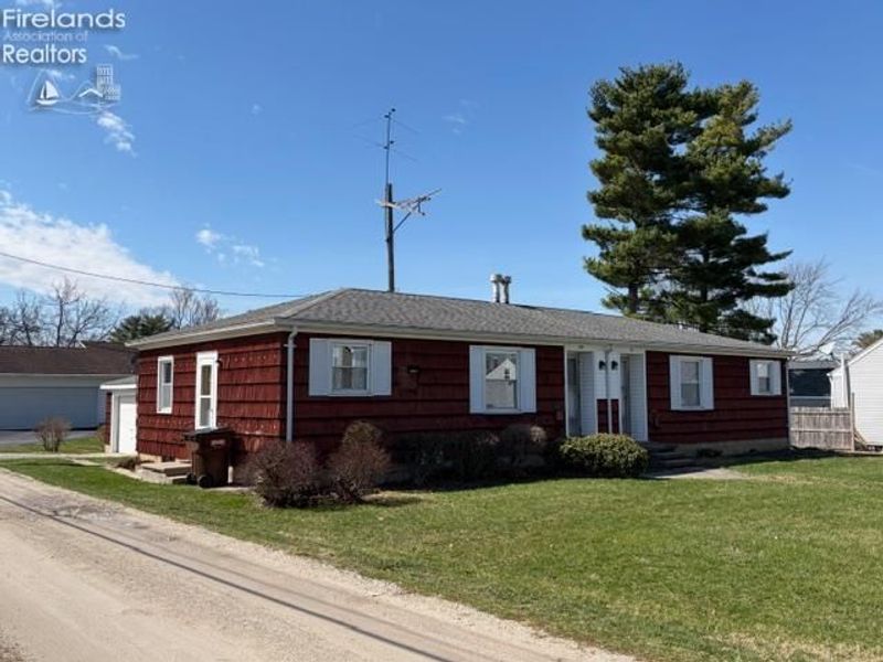 109 Wall St, Tiffin, OH 44883 Photo 2