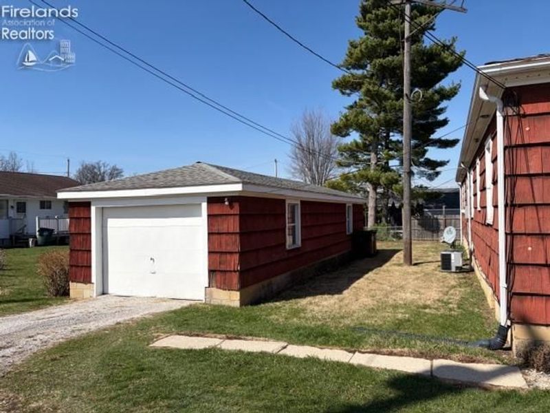 109 Wall St, Tiffin, OH 44883 Photo 4