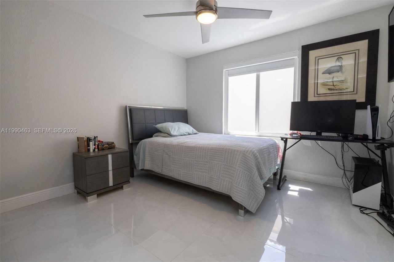 8172 SW 163rd Ct , Miami, FL 33193 Photo