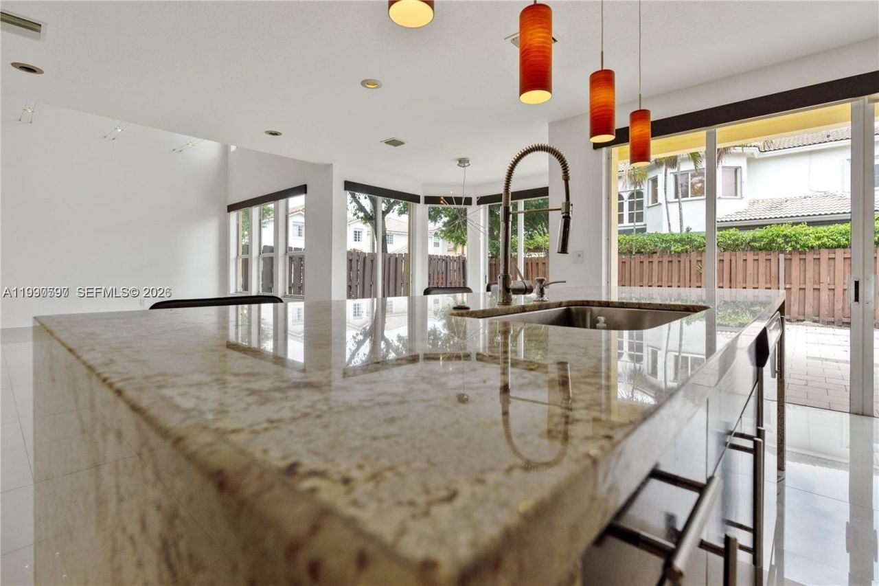 7333 NW 108th Ct , Doral, FL 33178 Photo