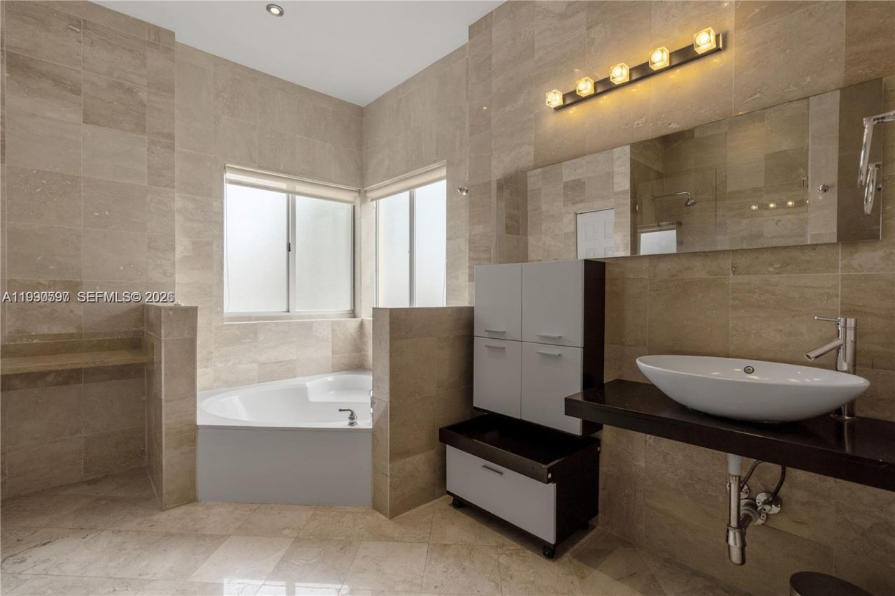 7333 NW 108th Ct , Doral, FL 33178 Photo