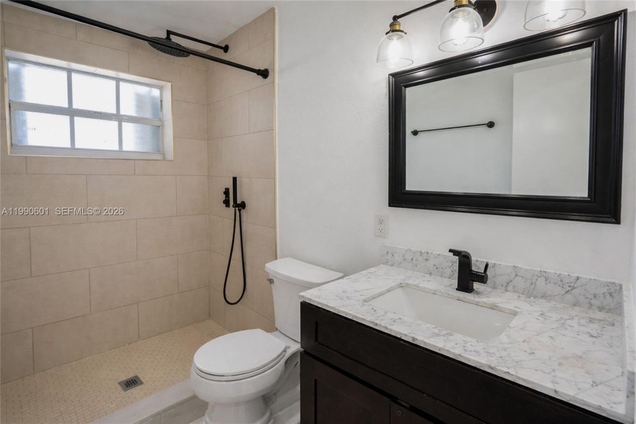 1762 NE 145th St , Unit 1760, Miami, FL 33181 Photo