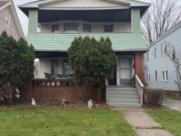 1870 Mannering Road , Cleveland, OH 44112